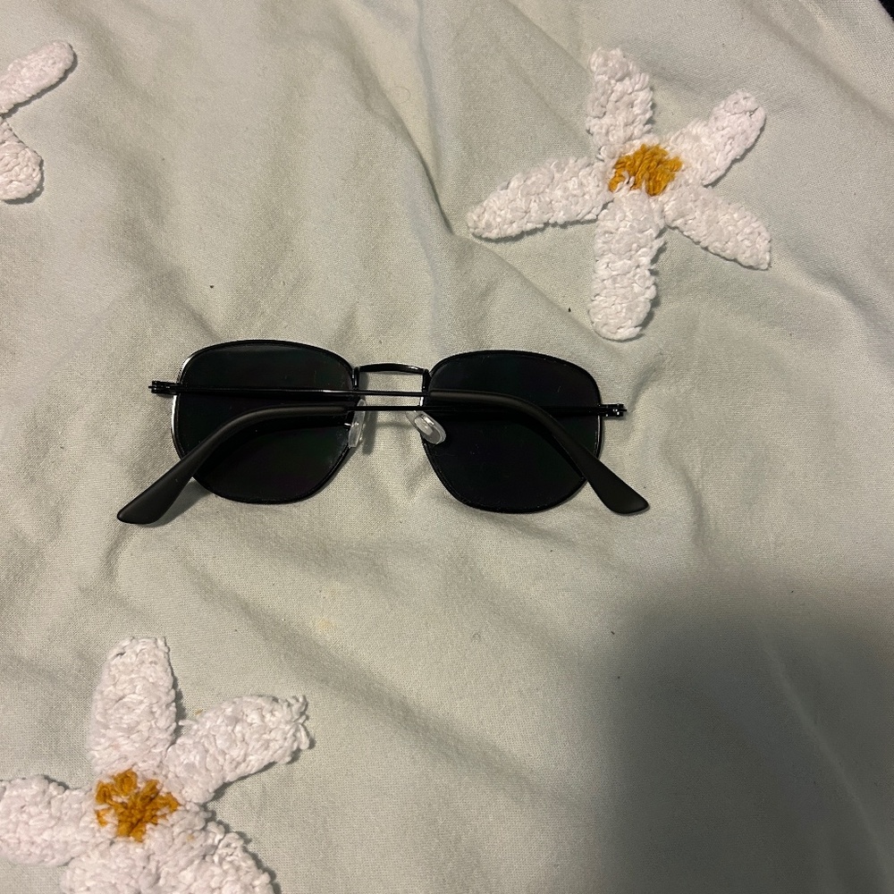 Hexagon Oval Sunglasses Black